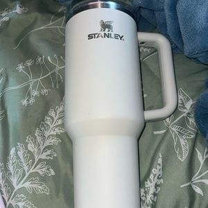 Limited edition White Stanley x magnolia